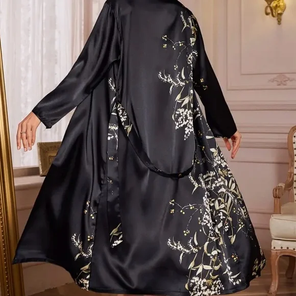 Elegant Black Floral Satin Nightgown and Robe Set - Picture 2 of 4